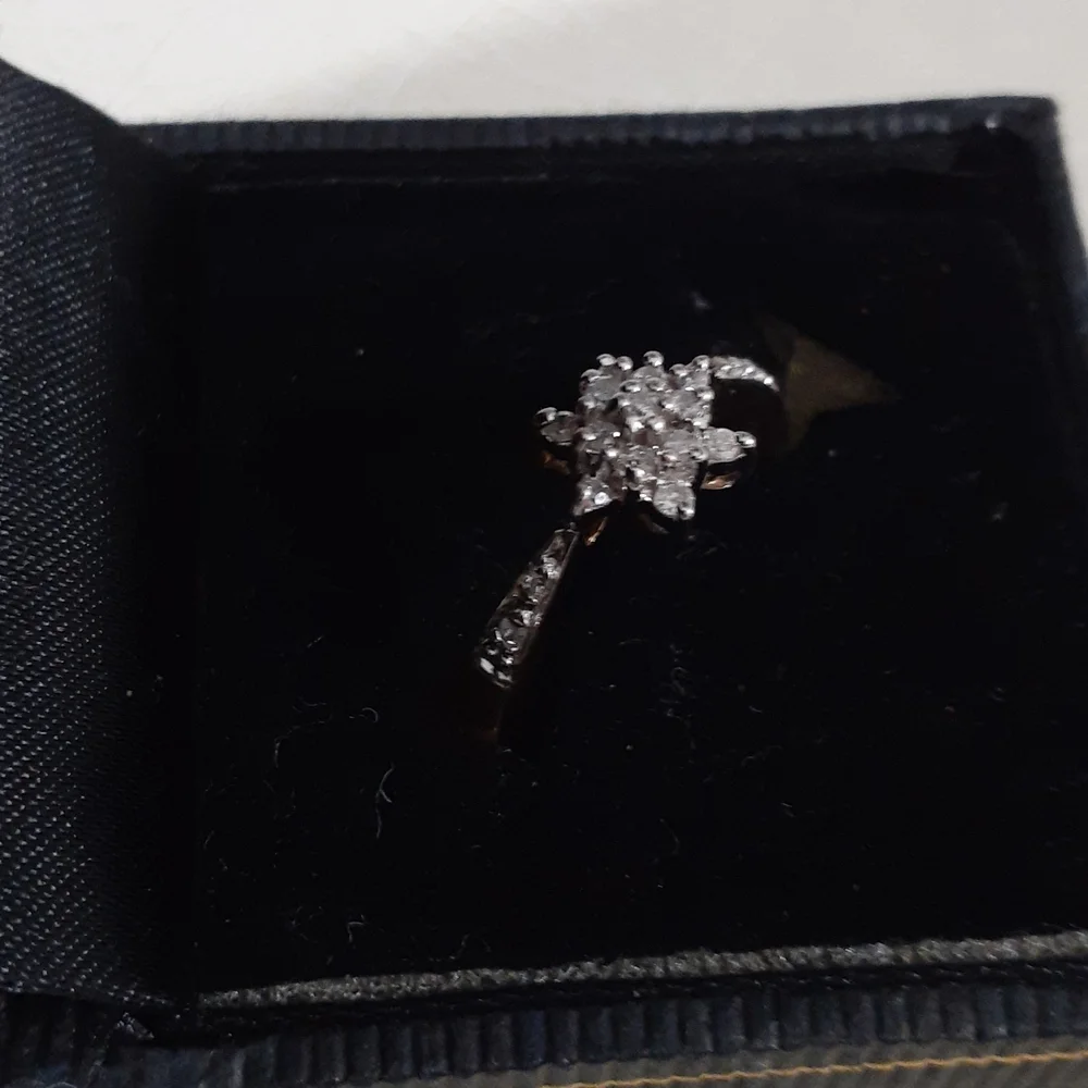 10K YELLOW/ WHITE GOLD CLUSTER DIAMIND RING NEW